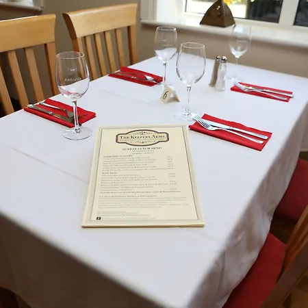 The Keepers Arms 3* باليكونيل