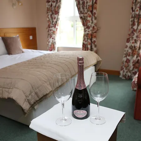 فندق مبيت وإفطار The Keepers Arms باليكونيل